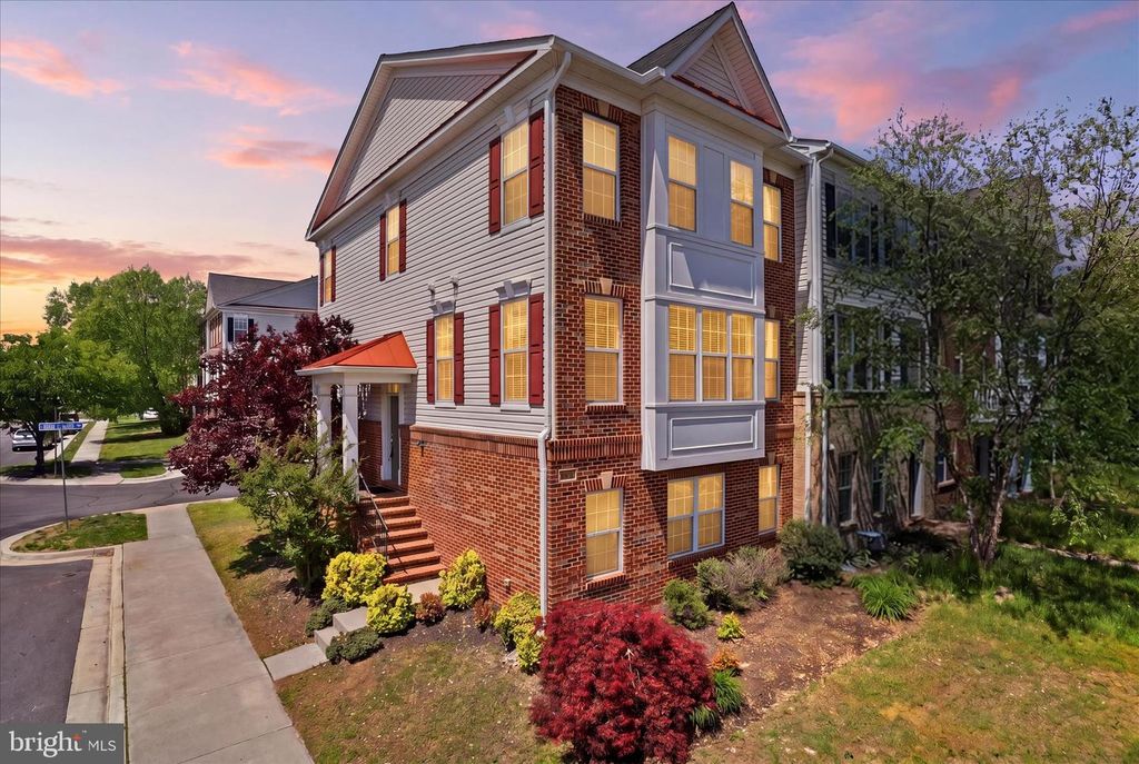25101 CROXLEY GREEN SQ, Aldie, VA 20105