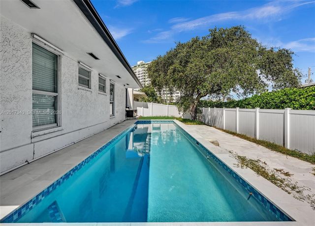 2001 NE 122nd Rd, North Miami, FL 33181