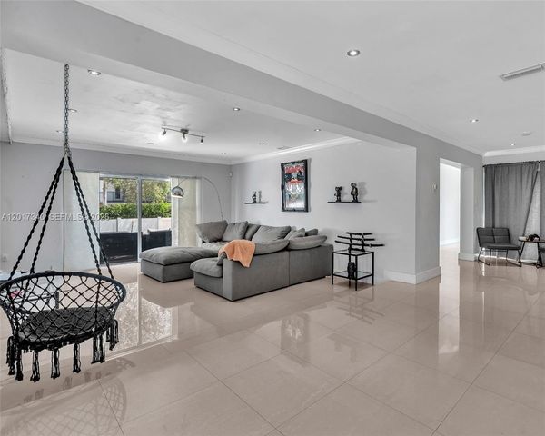 2001 NE 122nd Rd, North Miami, FL 33181