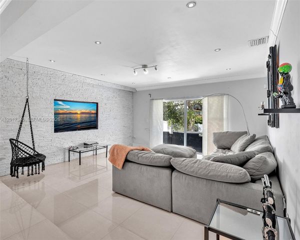 2001 NE 122nd Rd, North Miami, FL 33181