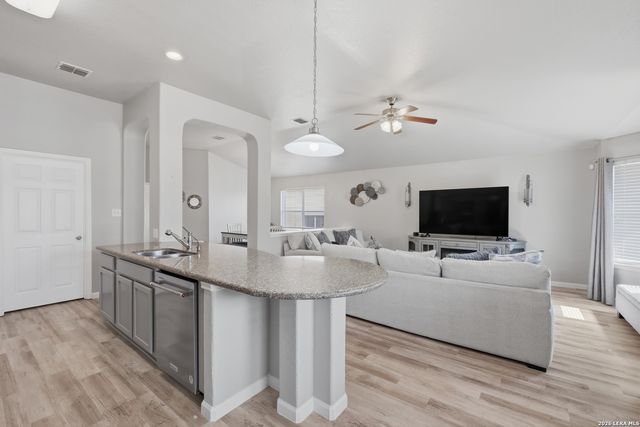 100 Farmview, Cibolo, TX 78108
