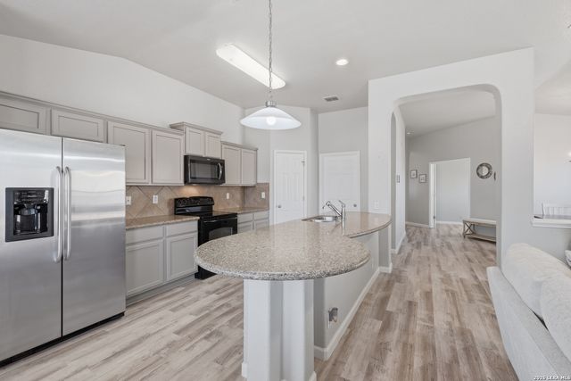 100 Farmview, Cibolo, TX 78108