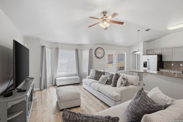 100 Farmview, Cibolo, TX 78108
