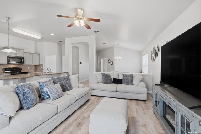 100 Farmview, Cibolo, TX 78108