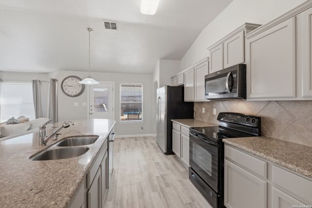 100 Farmview, Cibolo, TX 78108