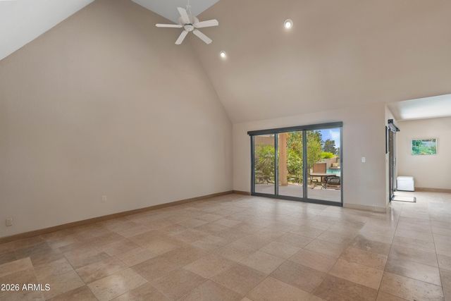 3033 E CLAREMONT Avenue, Phoenix, AZ 85016