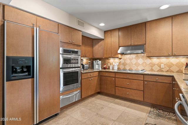 3033 E CLAREMONT Avenue, Phoenix, AZ 85016