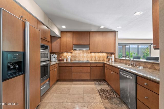 3033 E CLAREMONT Avenue, Phoenix, AZ 85016