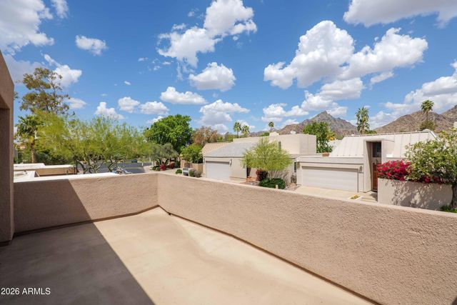 3033 E CLAREMONT Avenue, Phoenix, AZ 85016