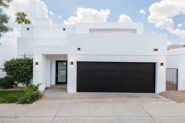 3033 E CLAREMONT Avenue, Phoenix, AZ 85016