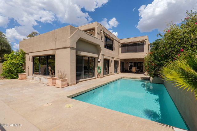 3033 E CLAREMONT Avenue, Phoenix, AZ 85016