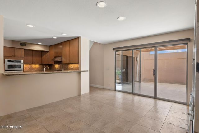 3033 E CLAREMONT Avenue, Phoenix, AZ 85016