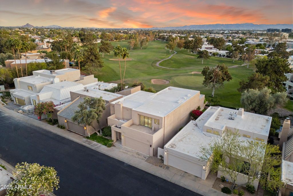 3033 E CLAREMONT Avenue, Phoenix, AZ 85016