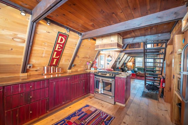 13 Yodeling Lane, Dover, VT 05356
