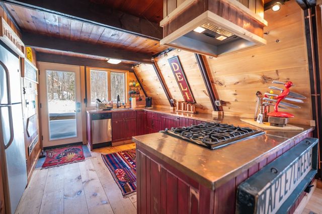 13 Yodeling Lane, Dover, VT 05356