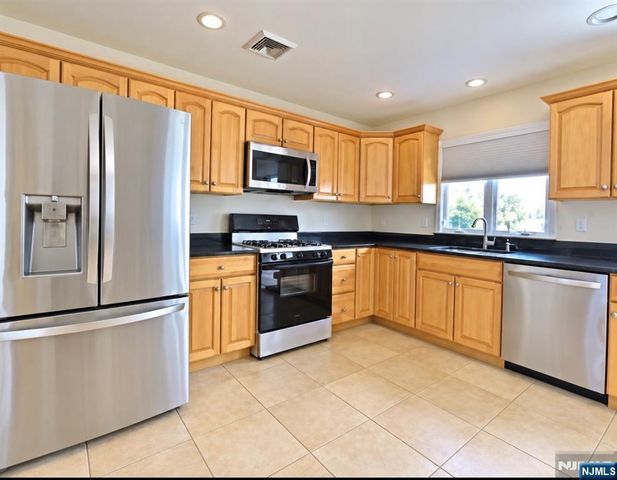 85 Lincoln Street B, Fairview, NJ 07022