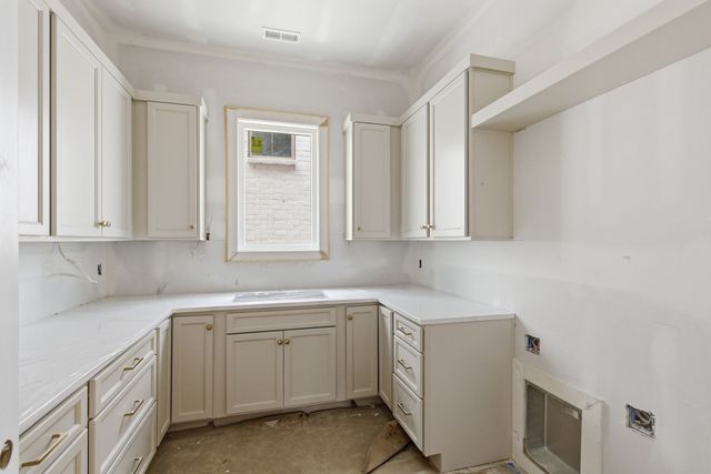 2203 Castleman Dr, Nashville, TN 37215