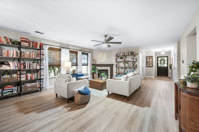 1038 Lexington Farms Dr, Spring Hill, TN 37174