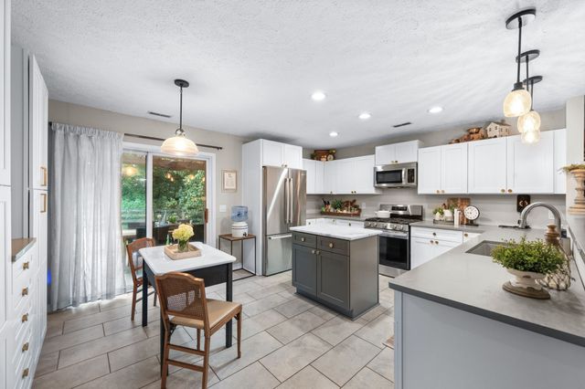 1038 Lexington Farms Dr, Spring Hill, TN 37174