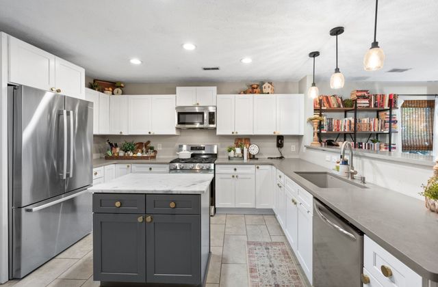 1038 Lexington Farms Dr, Spring Hill, TN 37174