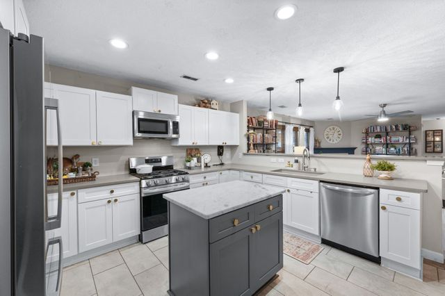 1038 Lexington Farms Dr, Spring Hill, TN 37174