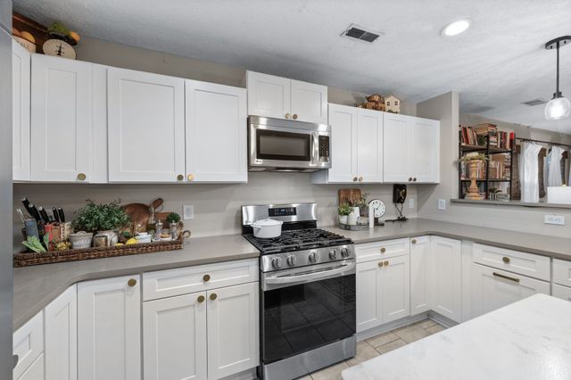 1038 Lexington Farms Dr, Spring Hill, TN 37174