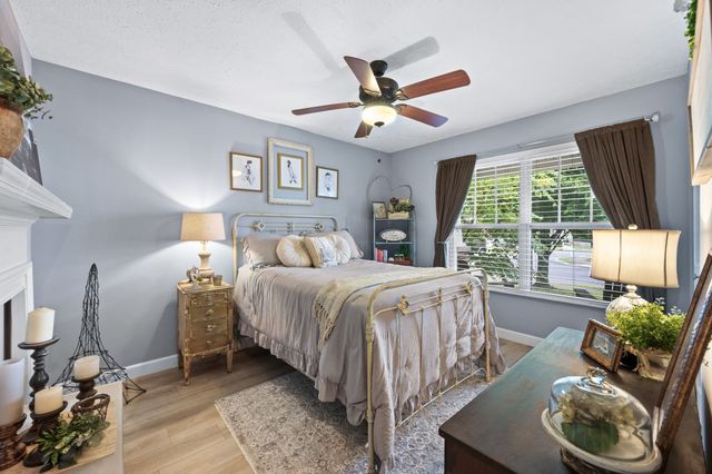 1038 Lexington Farms Dr, Spring Hill, TN 37174