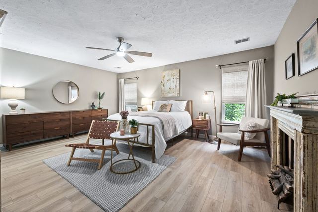 1038 Lexington Farms Dr, Spring Hill, TN 37174