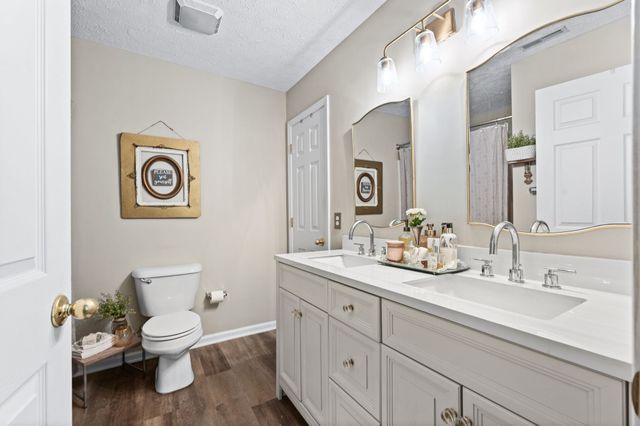 1038 Lexington Farms Dr, Spring Hill, TN 37174