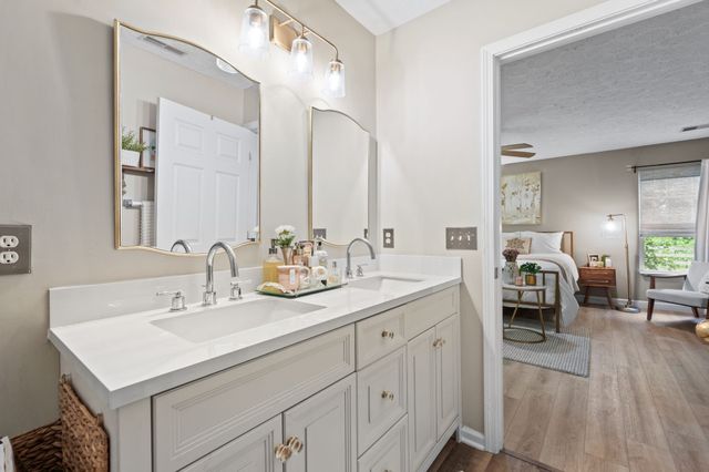 1038 Lexington Farms Dr, Spring Hill, TN 37174