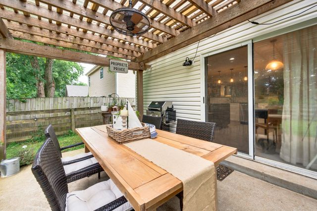 1038 Lexington Farms Dr, Spring Hill, TN 37174