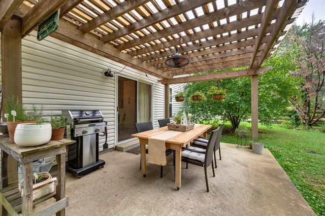 1038 Lexington Farms Dr, Spring Hill, TN 37174