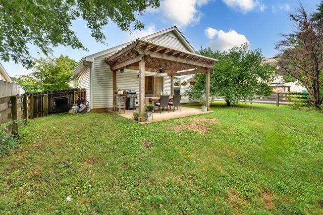 1038 Lexington Farms Dr, Spring Hill, TN 37174