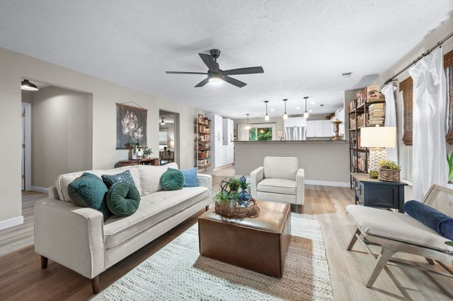 1038 Lexington Farms Dr, Spring Hill, TN 37174