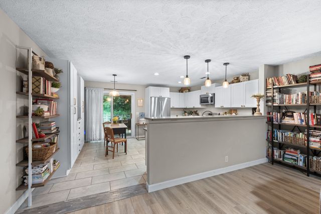 1038 Lexington Farms Dr, Spring Hill, TN 37174