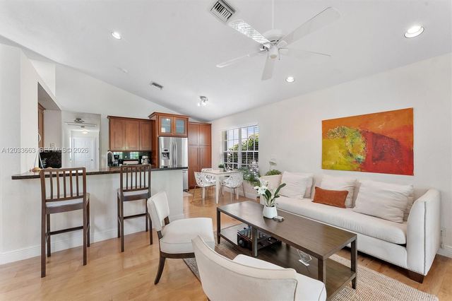 2013 Island Cir, Weston, FL 33326