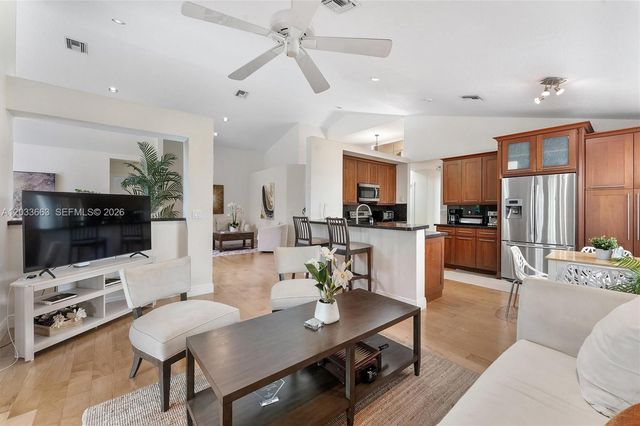 2013 Island Cir, Weston, FL 33326
