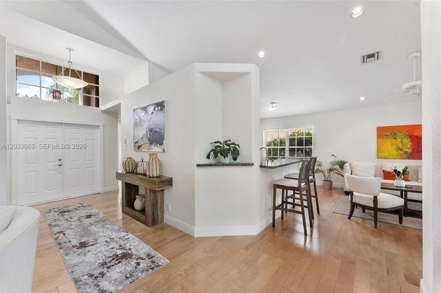 2013 Island Cir, Weston, FL 33326
