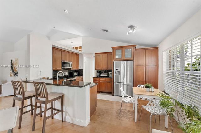 2013 Island Cir, Weston, FL 33326