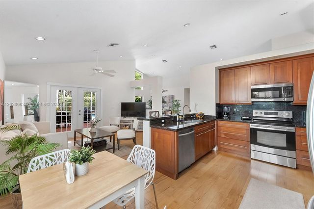 2013 Island Cir, Weston, FL 33326