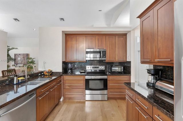 2013 Island Cir, Weston, FL 33326