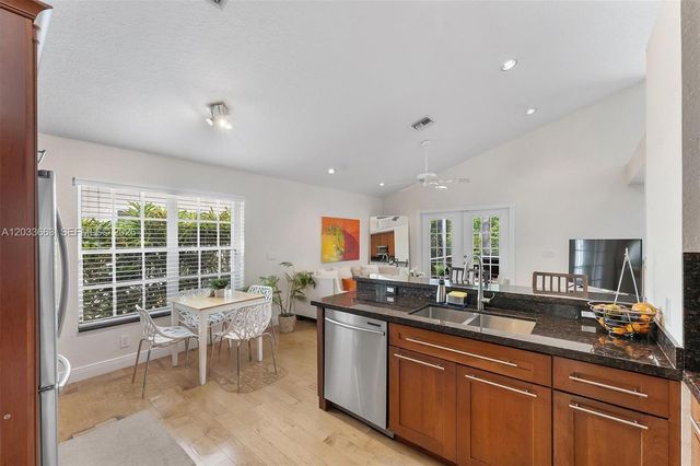 2013 Island Cir, Weston, FL 33326