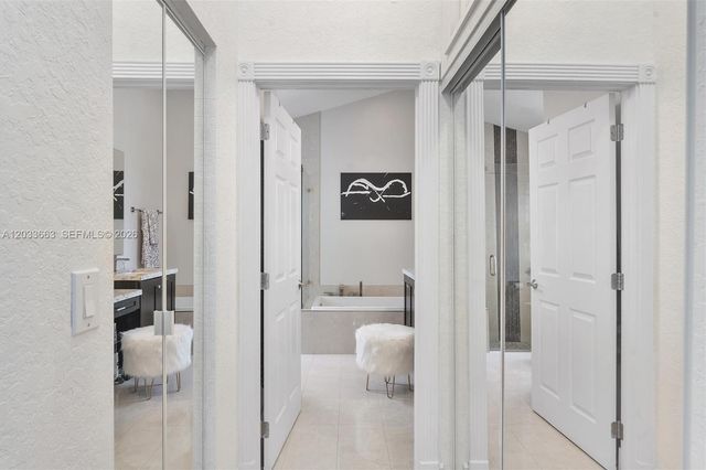 2013 Island Cir, Weston, FL 33326