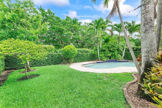 2013 Island Cir, Weston, FL 33326