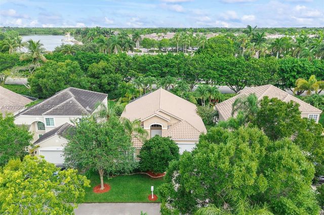 2013 Island Cir, Weston, FL 33326