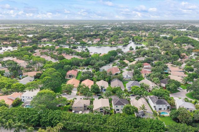 2013 Island Cir, Weston, FL 33326