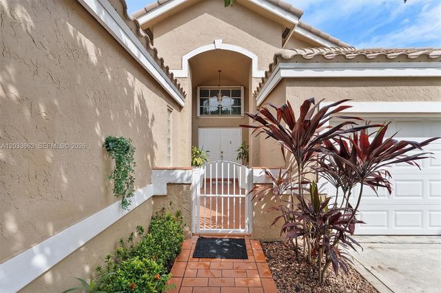 2013 Island Cir, Weston, FL 33326
