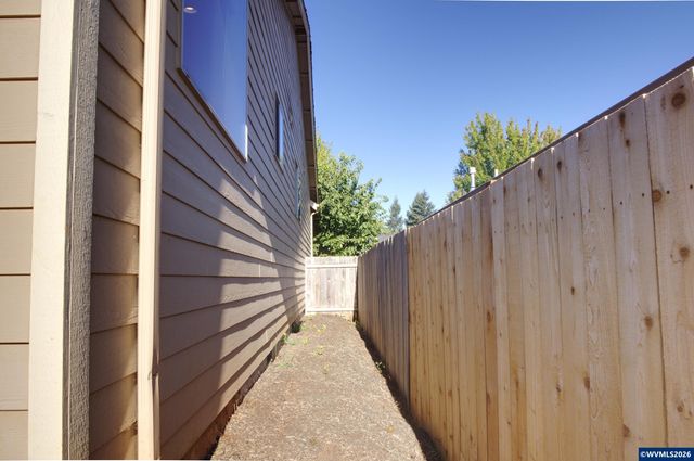 5648 Koda St SE, Salem, OR 97306