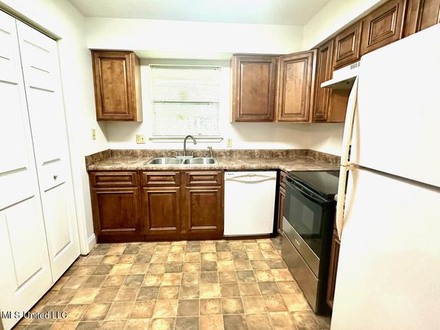 6 Dogwood Circle, Diamondhead, MS 39525
