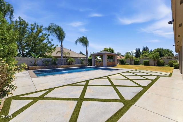 8823 Cripple Creek Avenue, Bakersfield, CA 93312